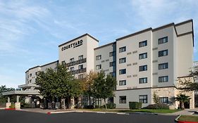 Courtyard By Marriott San Antonio Six Flags At The Rim